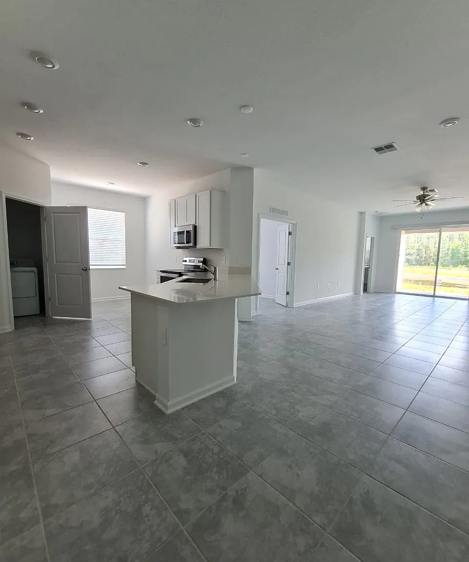 4 bed, 2080 sqft, $2,200 — Photo 4