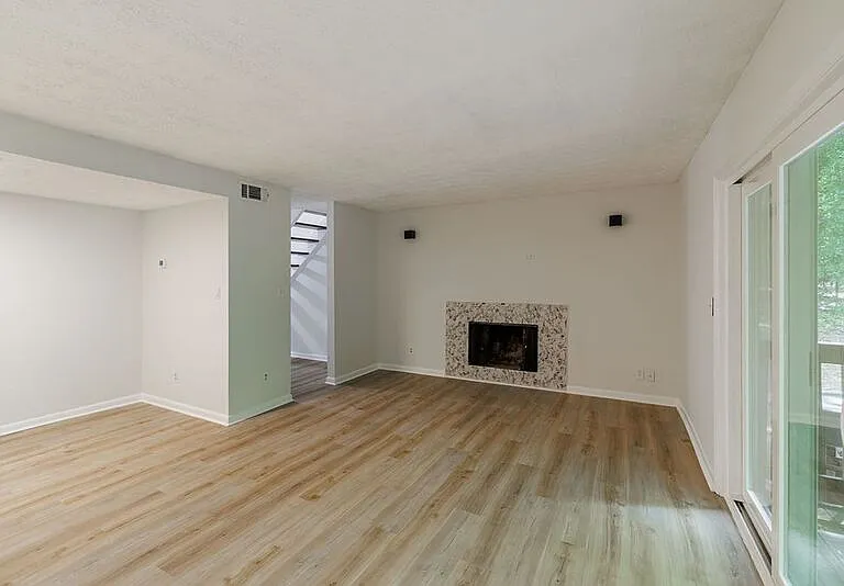 134 Fernbanks Ct — Photo 10