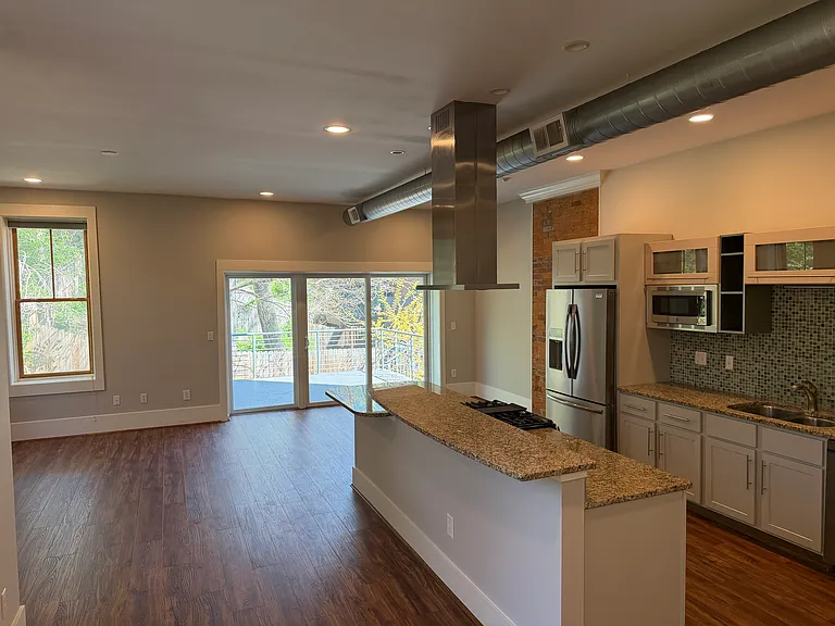 1324 Pendleton St — Photo 7