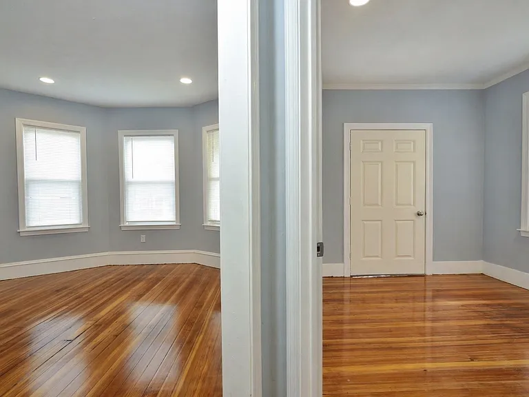 9 Nightingale St #2 — Photo 5