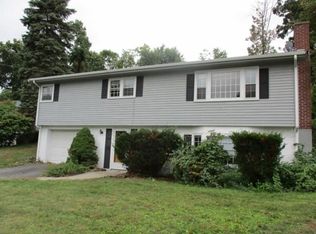 6 Vega Ln, Worcester, MA 01605