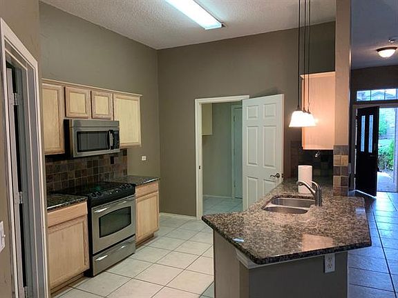 3rd image of 2805 Hawthorne Ln