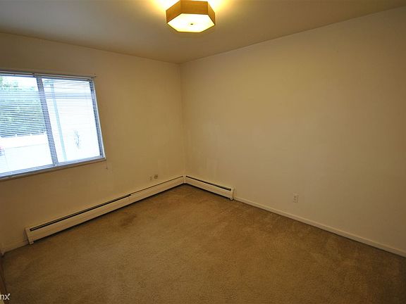 5th image of 1036 S Main St #2165043