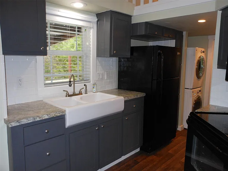 2350 E Stone St — Photo 7