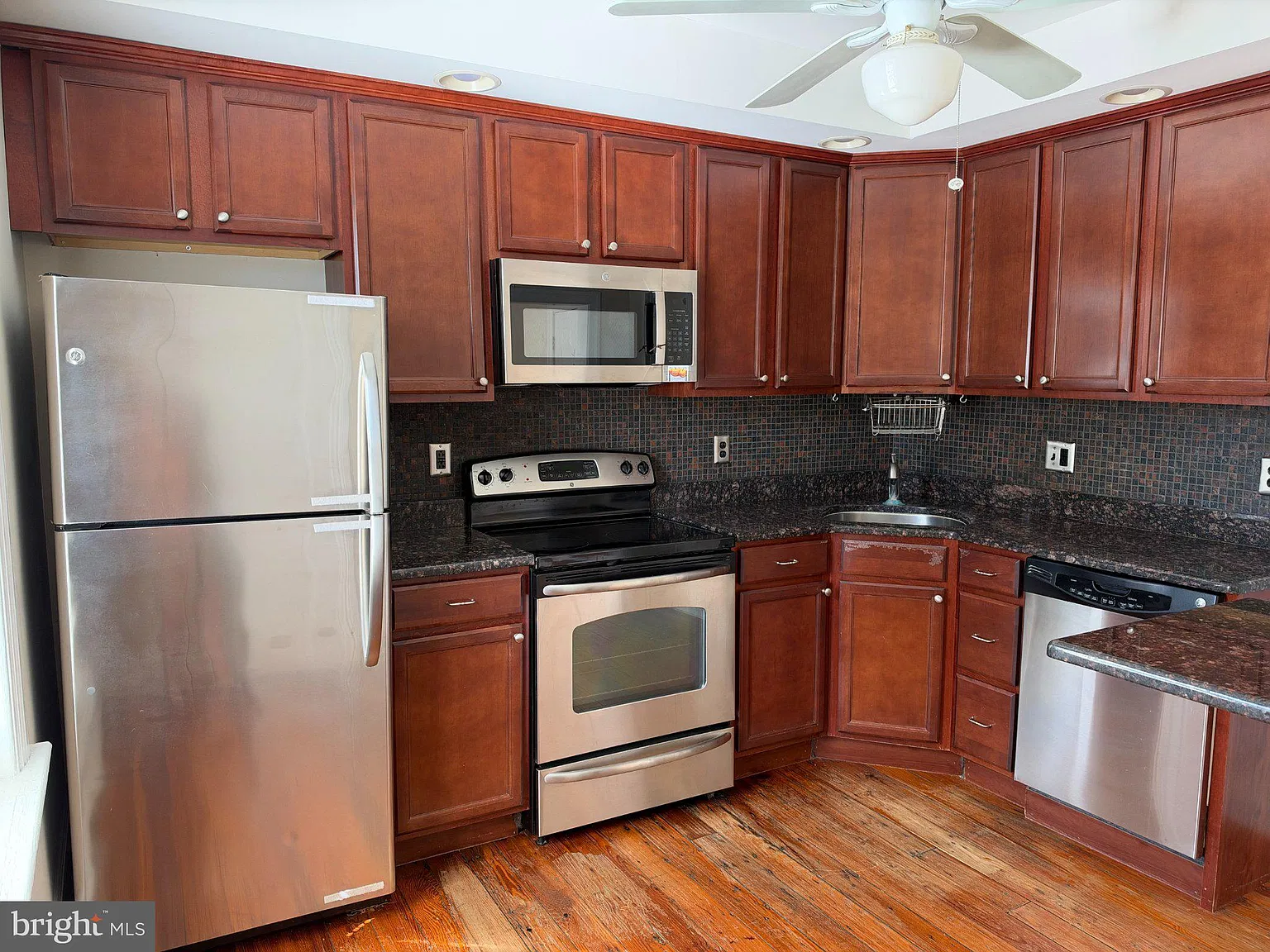 1 bed, 1.0 bath, 638 sqft, $2,100 — Photo 3
