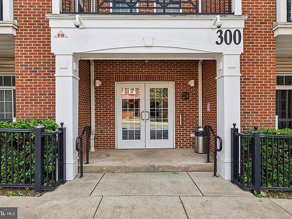 3rd image of 300 W Elm St Suite 2320