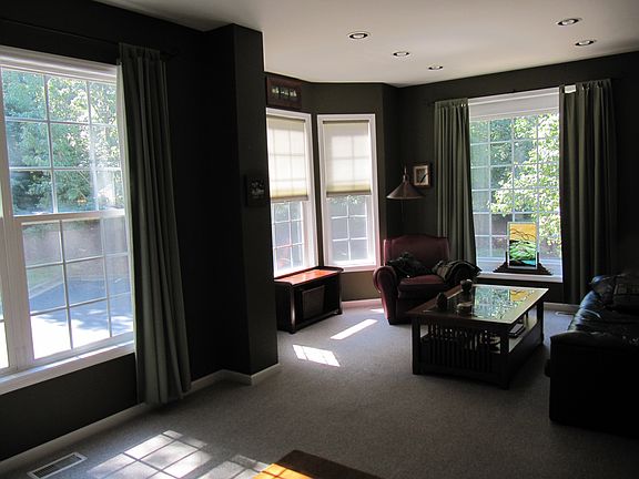 End unit - loads of windows