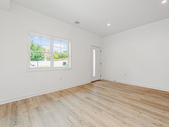 Entrance.
The attached Picture is of the model unit. Colors, size, or texture are not guaranteed. Actual product may vary from the image shown.