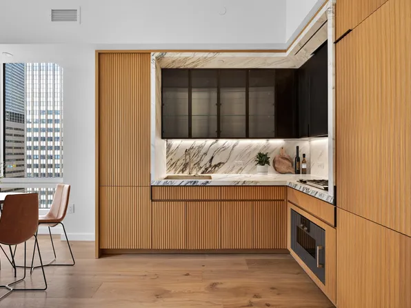 135 E 47th St, New York, NY