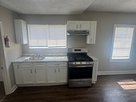 5th image of 1558 Tayner St