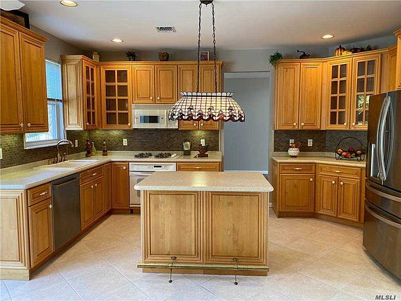 3rd image of 9 Blueberry Ridge Dr