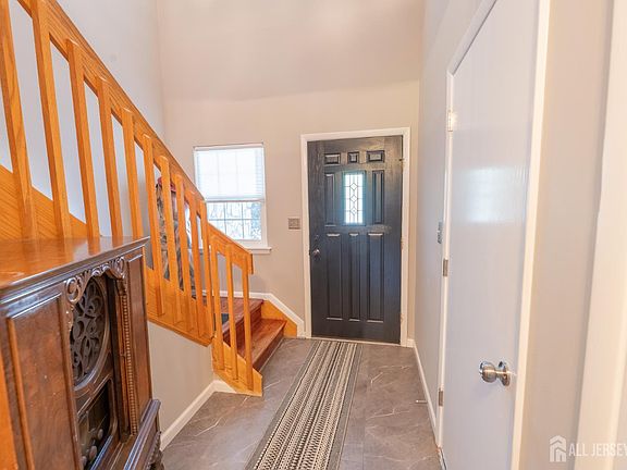 4th image of 13 Mine Rd
