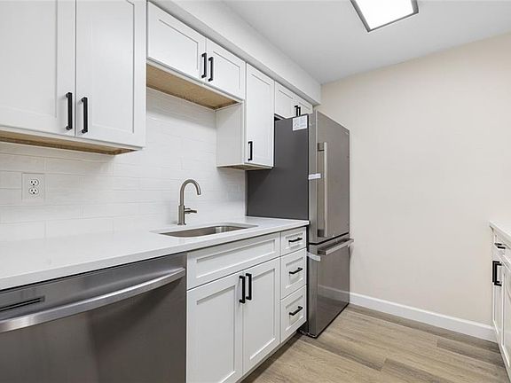 5th image of 36 Cowesett Ave APT 4