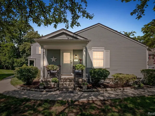 375 Neptune Dr, Walled Lake, MI 48390