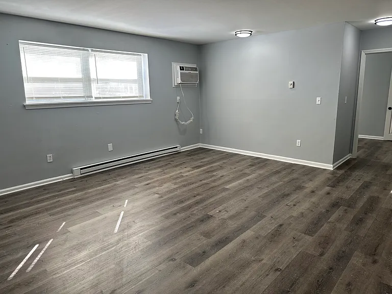 Colonial Court — Photo 12
