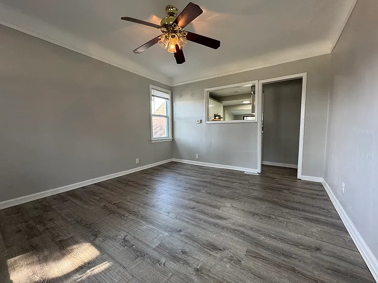 20741 Curie — Photo 4