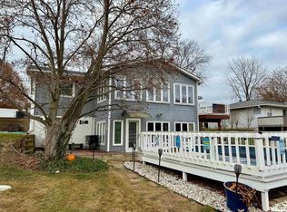 230 N Shore Dr, Petersburg, IL 62675