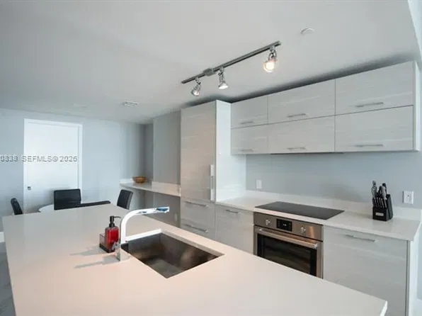 650 NE 32nd St, Miami, FL