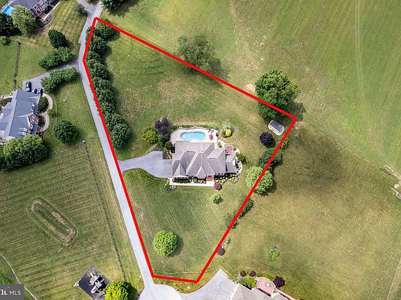 3rd image of 6050 Moore Dr