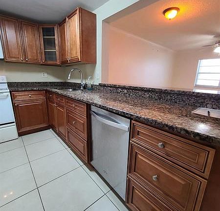 3rd image of 4354 NW 9th Ave APT 13-1A