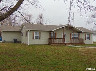 100 Stable Dr, Carterville, IL 62918