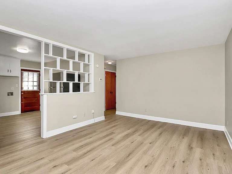 3728 Dresden Dr E — Photo 2