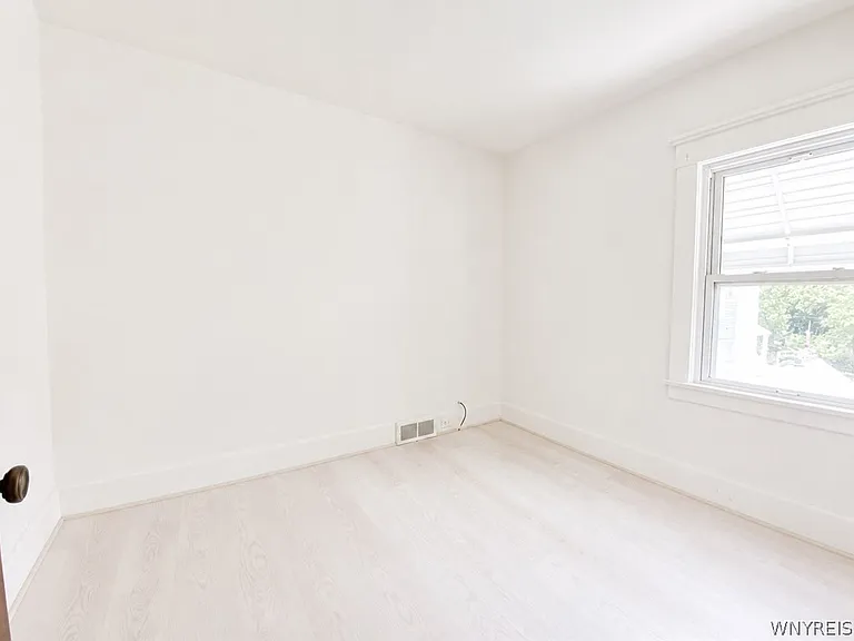 165 Dearborn St #UPPER — Photo 13