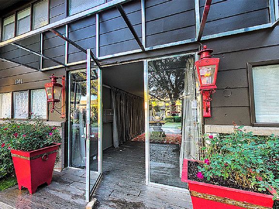 1001 Annex Entrance
