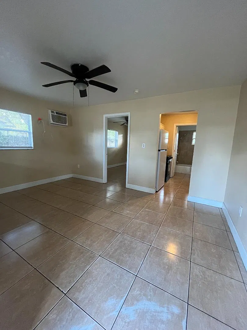 1000 E Magnolia Ave - A — Photo 1