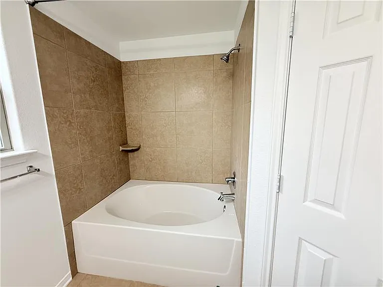 531 Parkfield Ln — Photo 22