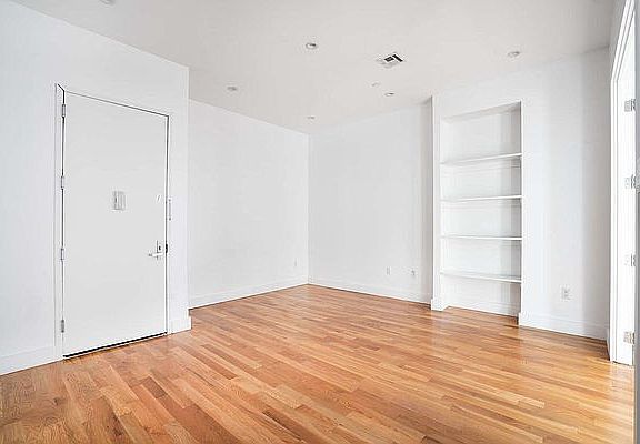 5th image of 162 Throop Ave #B3