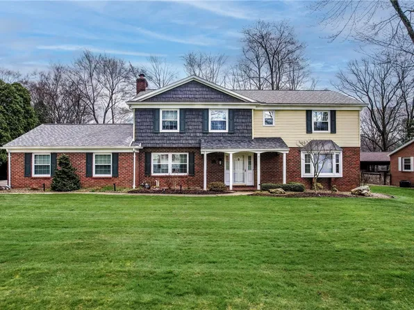 689 Tanglewood Dr, Hermitage, PA 16148