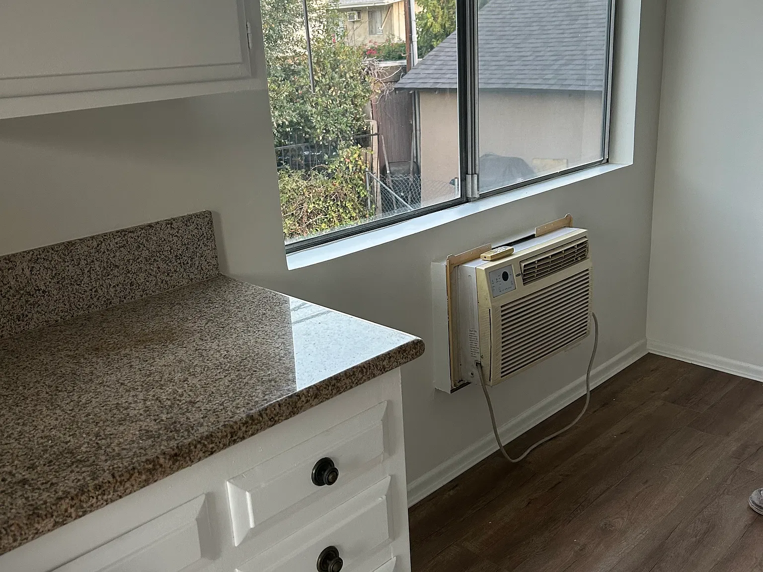 2 bed, 750 sqft, $2,450 — Photo 4