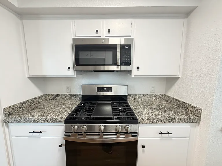12540 Chandler Blvd #318 — Photo 21