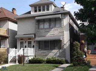 1458 Lakepointe St, Grosse Pointe, MI 48230