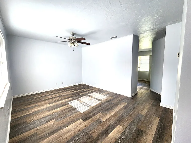 3604 Valley View Rd — Photo 5
