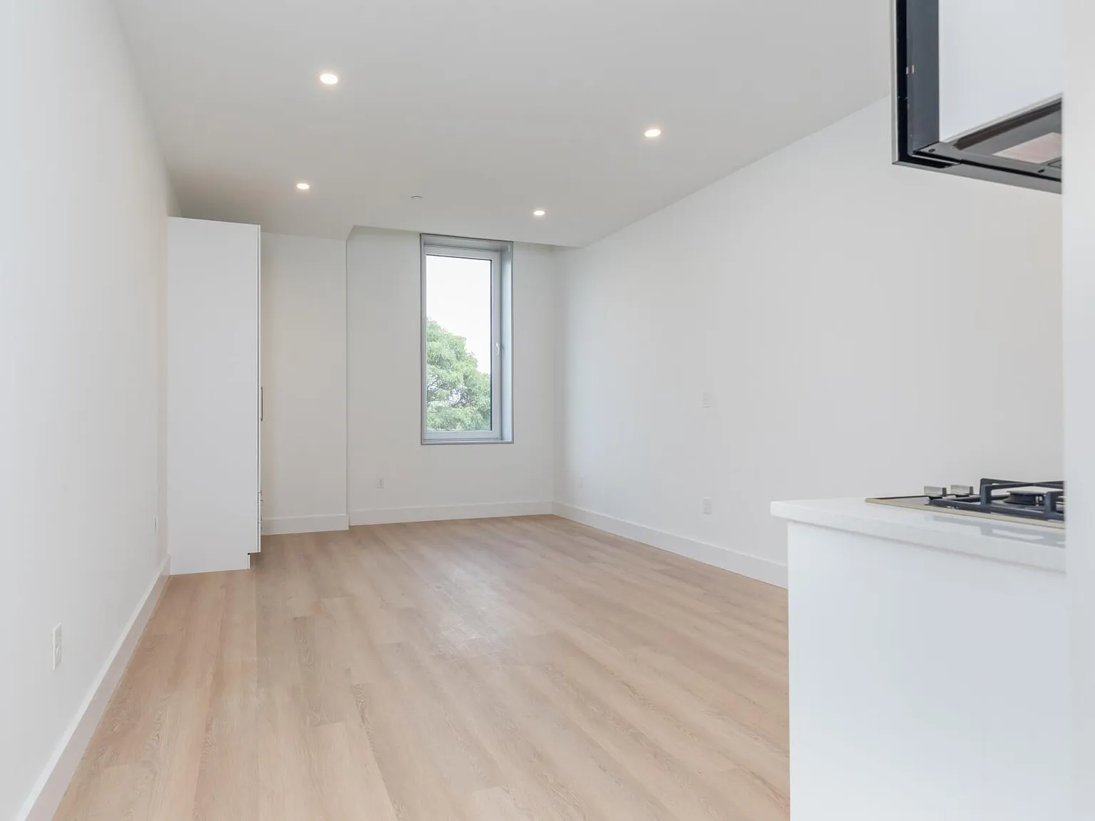 Studio, 350 sqft, $1,950 — Photo 2