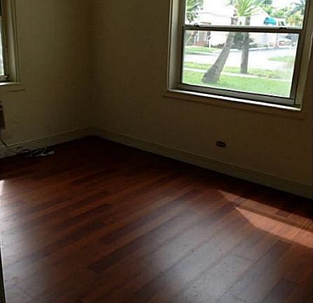 3rd image of 985 NE 126th St