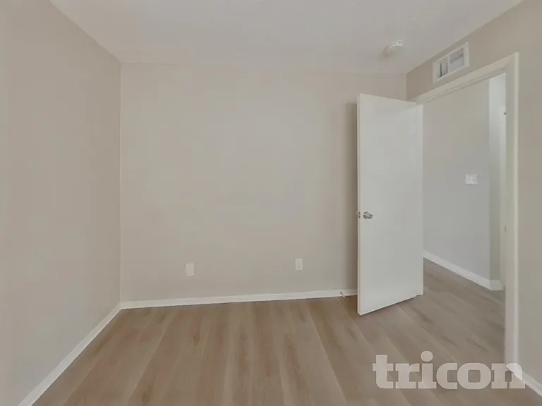 816 Centerwood Ct — Photo 10