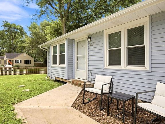4th image of 307 SE 6th St