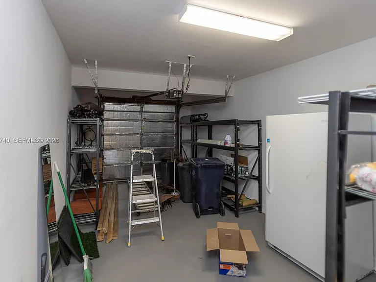 425 N Shore Dr — Photo 32