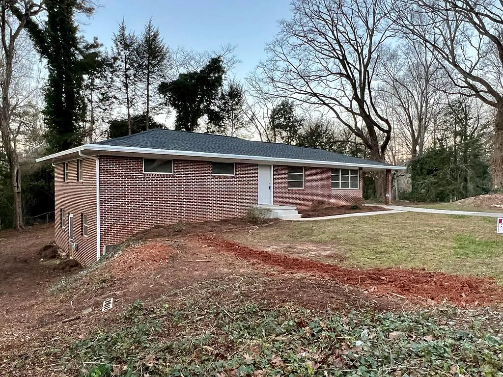 1101 Enota Circle — Photo 2