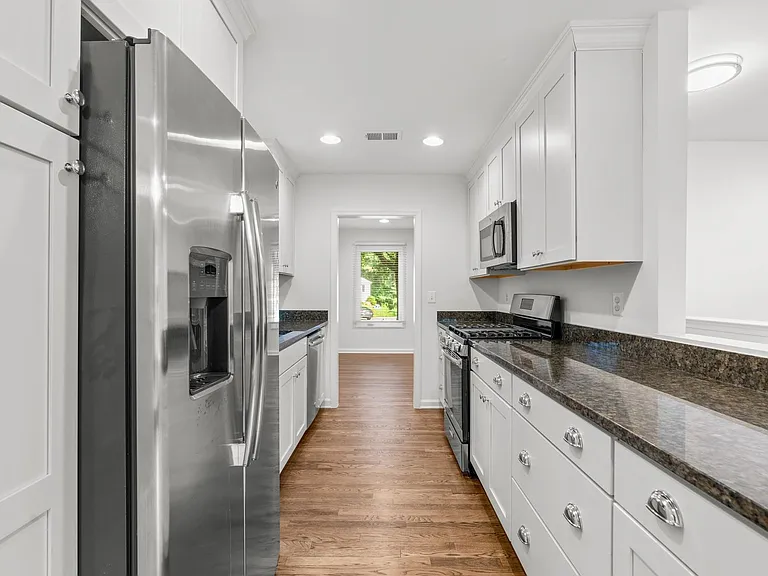 109 Devon Ct — Photo 5