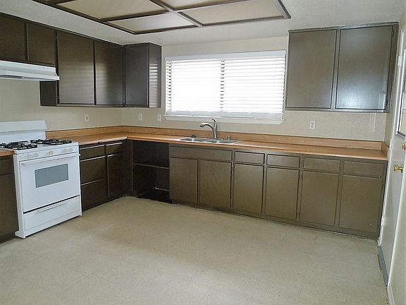 3rd image of 15893 Green Hill Dr APT 2