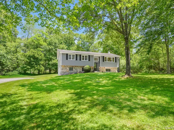 17 Regent Drive, Hopewell Junction, NY 12533