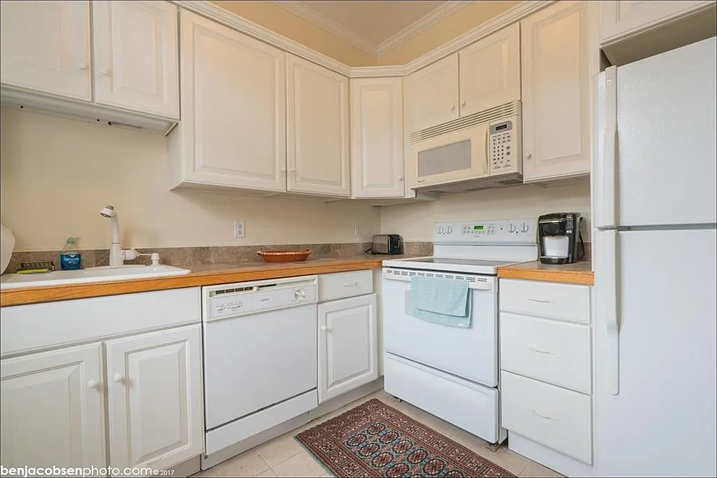 2 bed, 1200 sqft, $2,700 — Photo 2