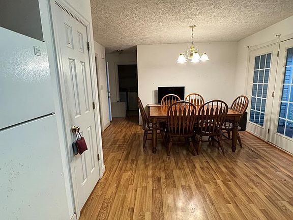 3rd image of 235 Stoneridge Dr