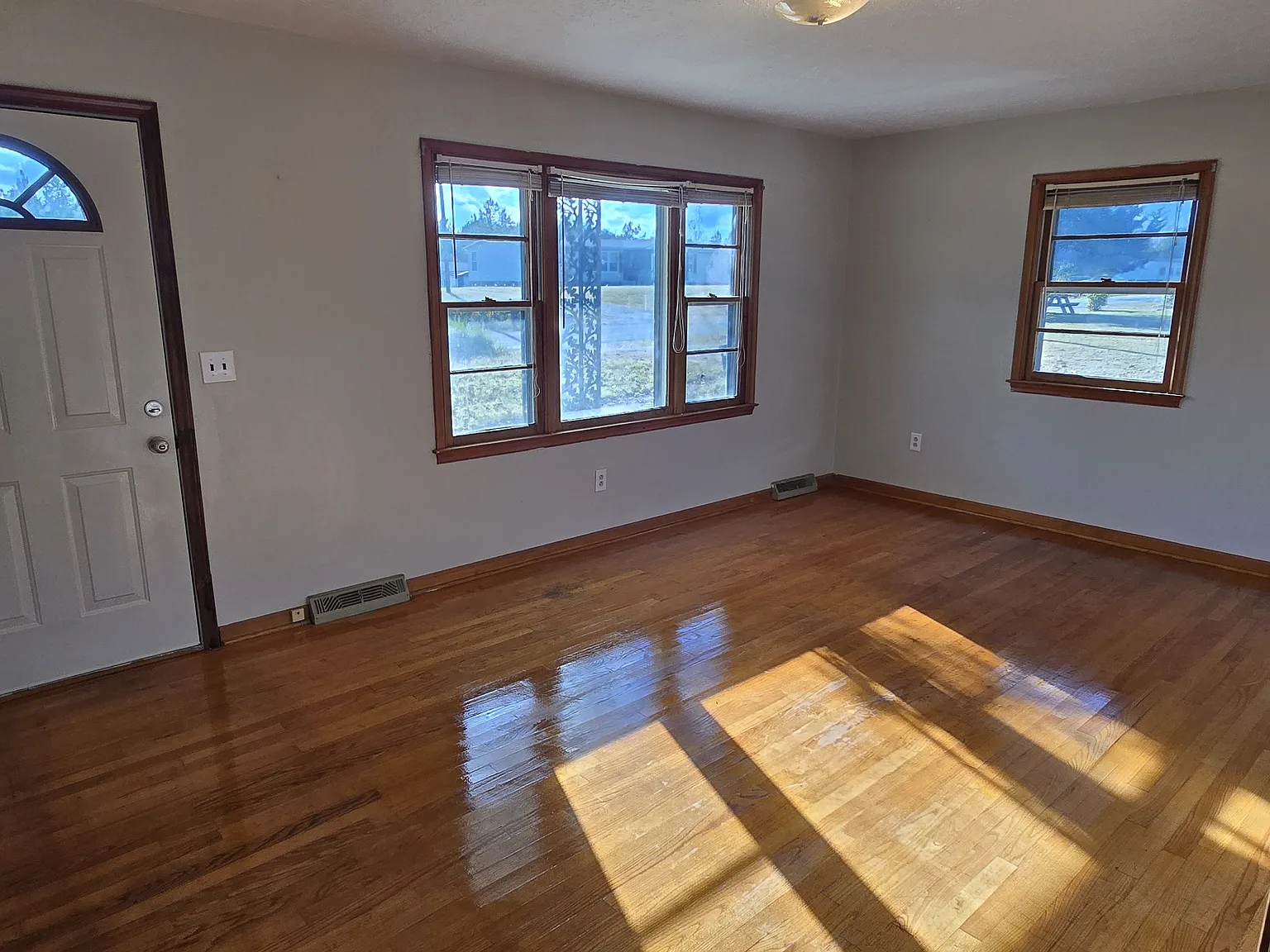 3 bed, 1033 sqft, $1,600 — Photo 2