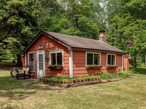 4th image of 1076 Rainy Lake Rd NW