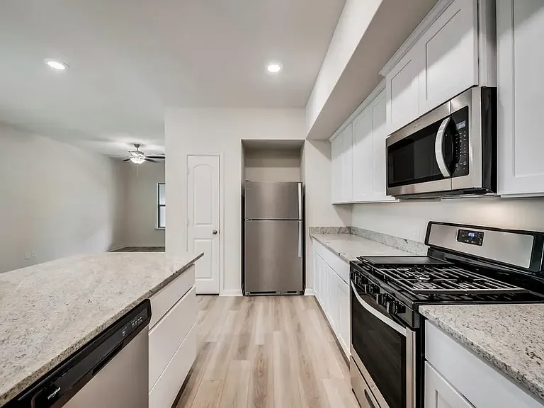 1224 Parker Dr — Photo 6
